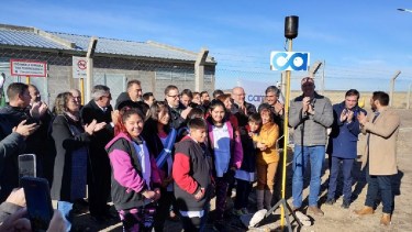 La inauguración del Gasoducto de la Región Sur, sin Weretilneck, con la gobernadora sonriente y con los candidatos de JSRN bien adelante.