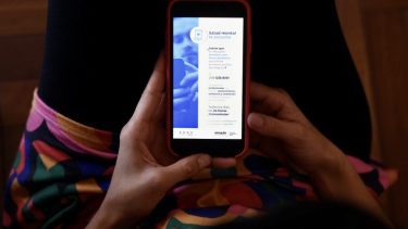 En la capital, los hospitales Heller y Castro Rendón tienen guardias de salud mental activas las 24 horas. También se puede consultar a la línea 299-5358191. Foto Matías Subat.