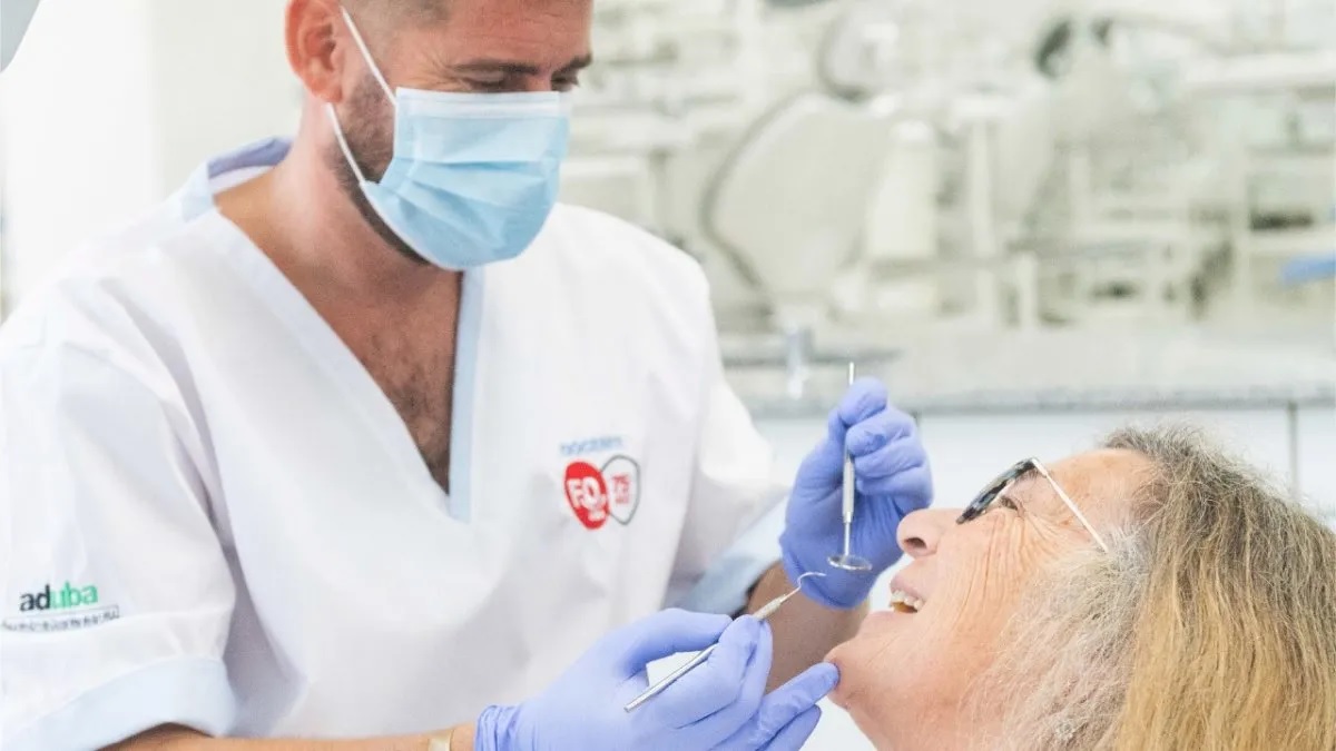 Jubilados afiliados al PAMI pueden acceder a la atención odontológica y a la cobertura total de prótesis dentales. Archivo.