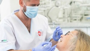 PAMI cubre el total de las prótesis dentales para jubilados