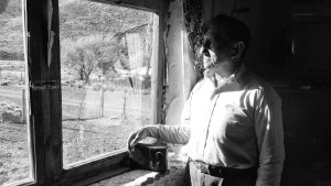 Presentan en Roca «Mensajes al poblador rural», ensayo fotográfico sobre los vínculos y la inmensidad del Sur