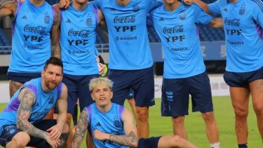 Messi y Garnacho estuvieron en el equipo ganador del entrenamiento del martes con la Selección.