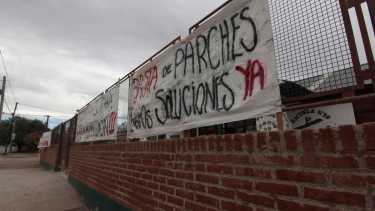 Los maestros de la primaria organizaron clases de apoyo en el salón de Aten Centenario porque en la escuela 59 no hay calefacción (foto Oscar Livera) 