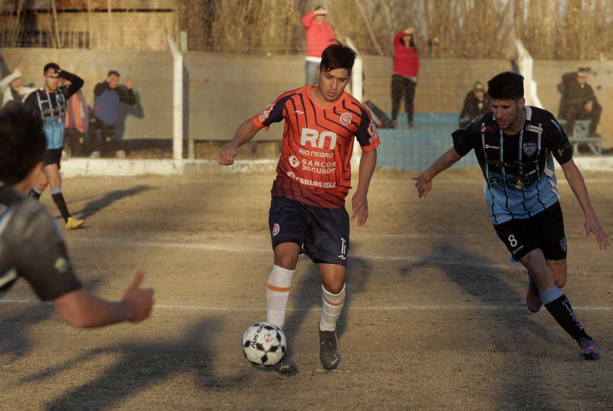 Pillmatún y Roca empataron 1 a 1 en cancha de San Isidro. (Foto: Oscar Livera)