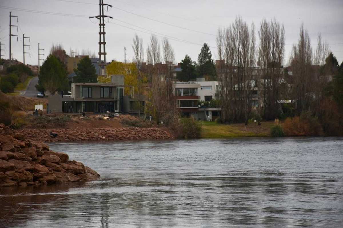 Buscan regular el caudal del río Neuquén frente a las crecidas. Foto Archivo. 