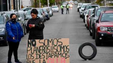 Nuevamente, los trabajadores realizan un corte en la Ruta 22.  (Archivo Matías Subat).-