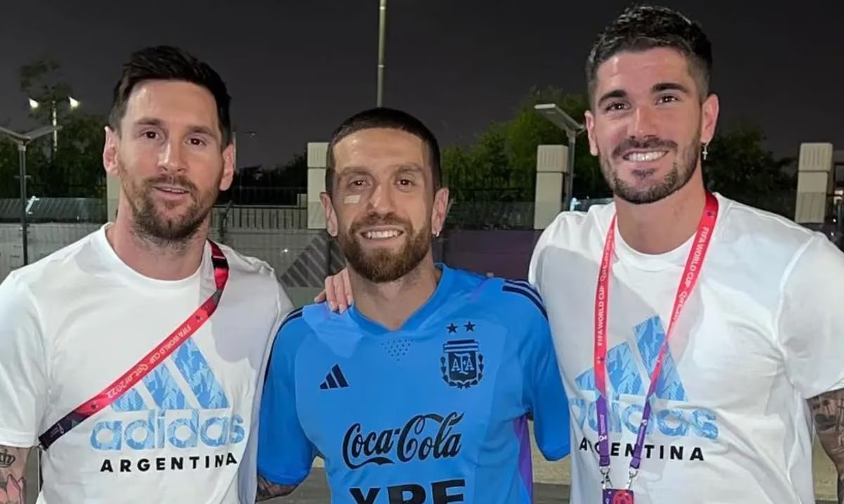 "Papu" Gómez dejó de juntarse con Lionel Messi y Rodrigo De Paul, en medio de la polémica por haber "consultado a un brujo".-