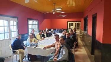 La parrilla del Club Atlético Lamarque fue el lugar de encuentro para los dirigentes de los partidos de distrito y los adherentes al Frente de Todos de Río Negro.