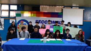 Con una marcha, estudiantes secundarios piden más presupuesto para educación en Roca