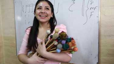 Gloria Gualmes, estudiante de Roca, se va al tocar a una función el 16 de junio en el Teatro Colón. Fotos: Juan Thomes