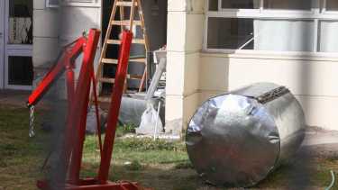 En medio de la polémica, ya comenzaron los trabajos de reparación de la caldera. foto: Juan Thomes.