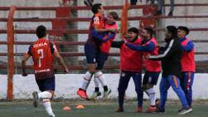 Expulsiones, piñas y victoria para el Deportivo Roca en las semifinales de la Confluencia