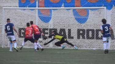 Diego Guevara abrió el marcador para Deportivo Roca. (Foto: Andrés Maripe)