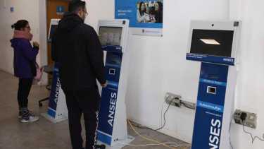 ANSES abonará un bono de $17.000 esta semana. Foto: Juan Thomes.
