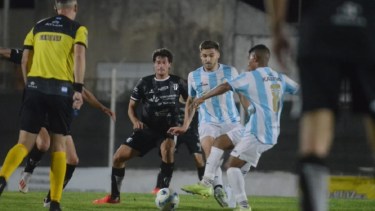 Sol de Mayo sumó su segunda victoria al hilo tras vencer 1 a 0 a Liniers como visitante con el gol de Fernando Valdebenito. Foto Gentileza La Nueva