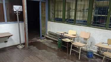 Estudiantes reclamaron mejores condiciones en la Facultad de Derecho y Ciencias Sociales, en Roca