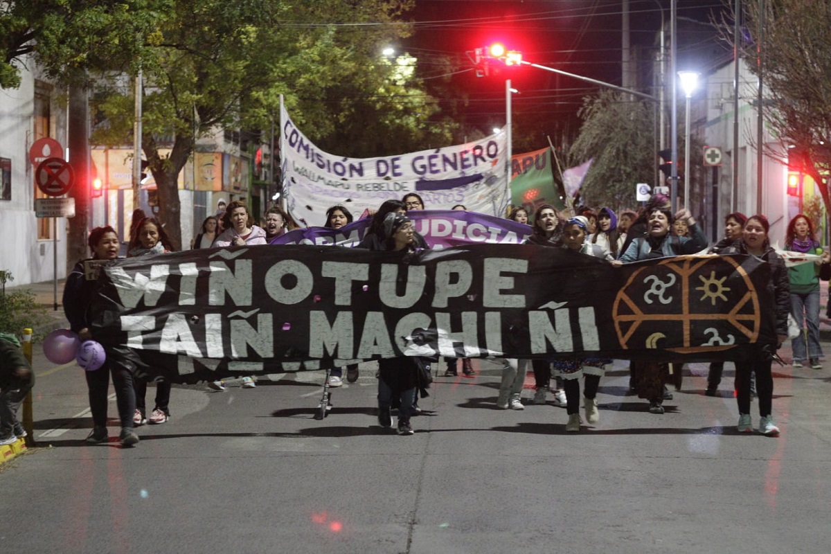 La marcha en el centro de la capital provincial. Fotos: Pablo Leguizamon.