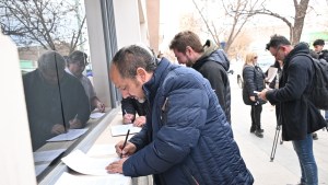 Movilización por la suba de la tarifa eléctrica en Cipolletti