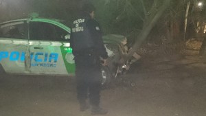 Tres policías quedaron lesionados tras chocar en una persecución en Roca