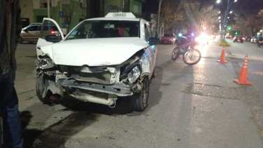 Dos autos fueron protagonistas de un fuerte choque en pleno centro de Roca