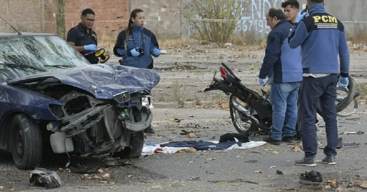 Un hombre y su hija murieron en un choque entre una moto y un auto en Mendoza thumbnail