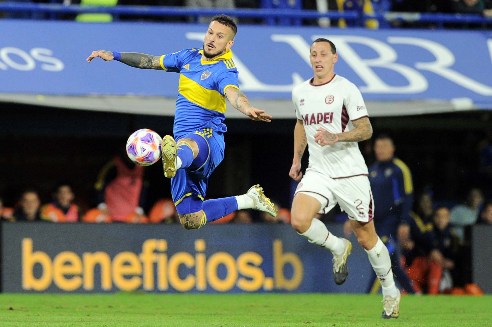 Boca jugó mal, pero el VAR convalidó un gol de Benedetto y fue 1-1 con Lanús