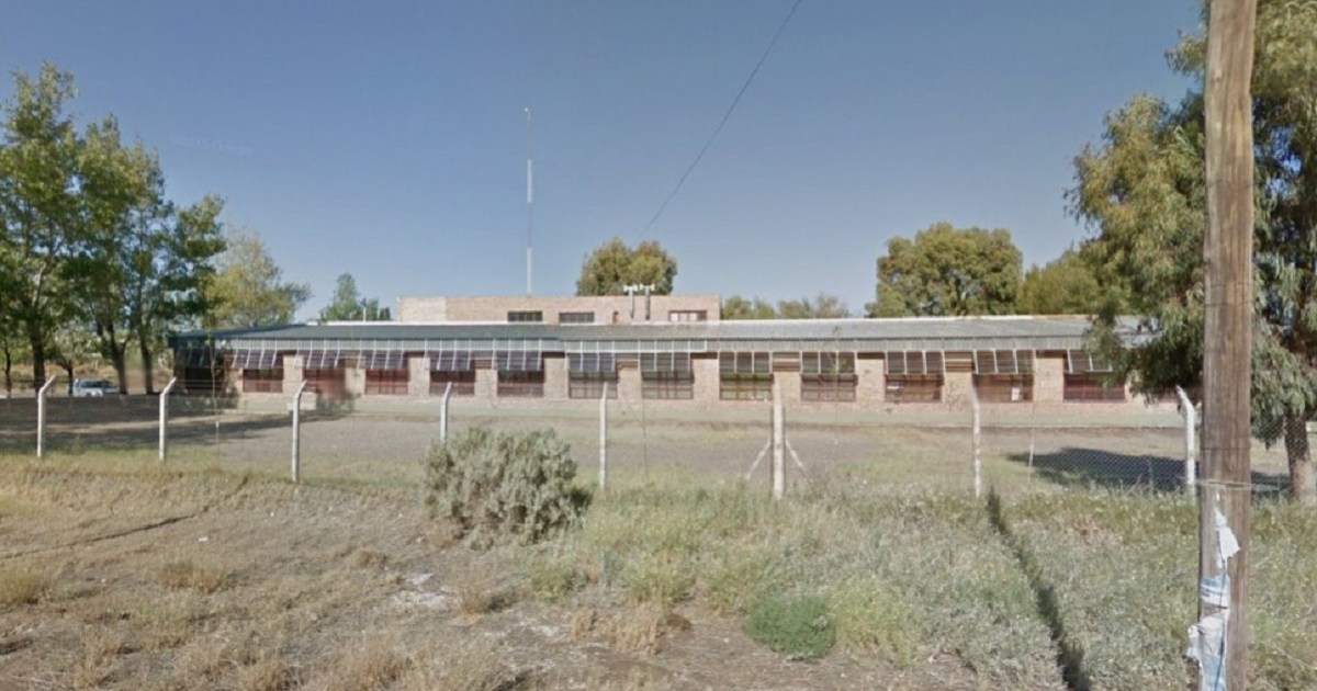 Un operario sufrió una descarga eléctrica en una escuela de Neuquén: suspendieron las clases thumbnail