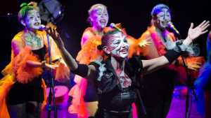 Celia Eymann, la artista neuquina que llevará la murga sureña al carnaval de Montevideo