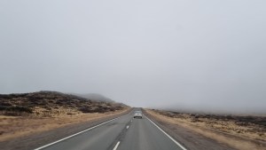 Un vuelco, despistes y bancos de niebla en las rutas de Neuquén, en la vuelta del fin de semana largo
