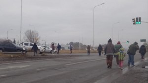 Levantaron el corte en Ruta 7, en Neuquén: bloquearán el IPVU si no hay respuestas