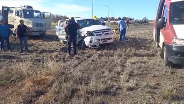 Una camioneta de Vialidad Rionegrina chocó contra un camión en Conesa