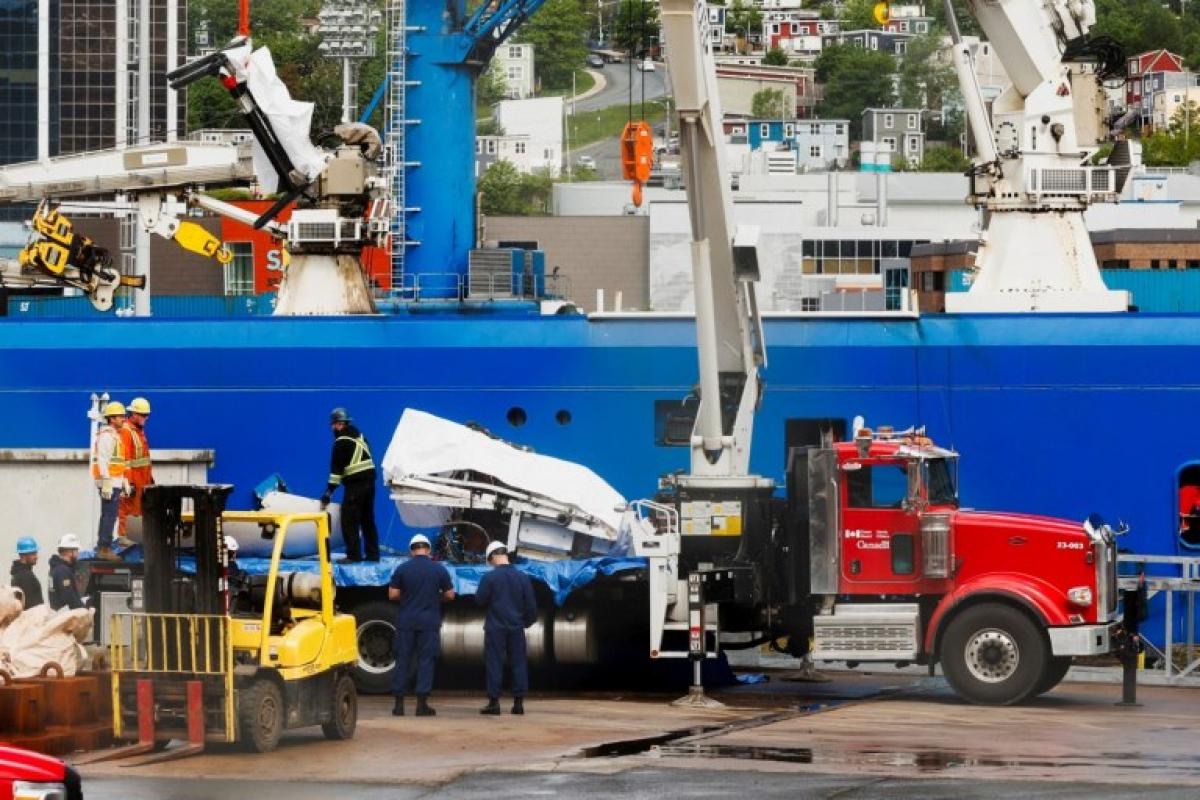 Los restos esta mañana, cuando arribaban al puerto de San Juan de Terranova, en Canadá. Foto: NA. 