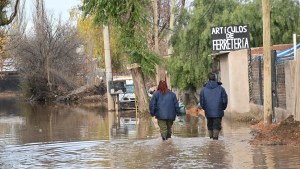 Inundación en Cipolletti: los obreros que tratan de salvar a sus vecinos en medio del caos