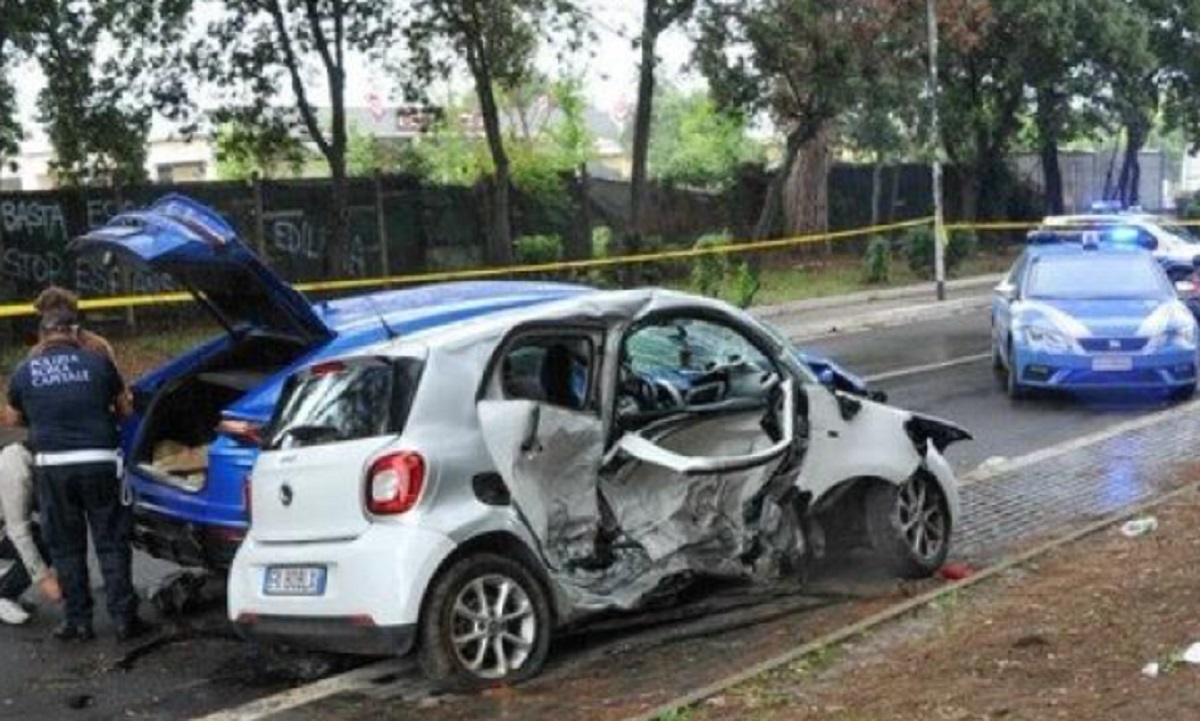 Los youtubers de Italia "TheBorderline" impactaron en un Lamborghini, contra el Smart en el que viajaba Manuel, de 5 años.-