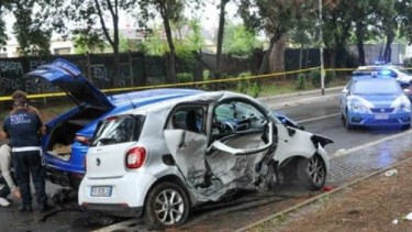 Los youtubers de Italia "TheBorderline" impactaron en un Lamborghini, contra el Smart en el que viajaba Manuel, de 5 años.-