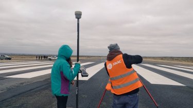 Trabajos de supervisión de la Administración Nacional de Aviación Civil (ANAC) en Roca. Foto: gentileza