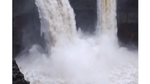 VIDEO: Impactante imagen del Salto del Agrio, la crecida lo transformó en dos cascadas