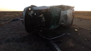 Partieron de Neuquén, uno murió y el otro está herido: qué se sabe del vuelco sobre Ruta 152
