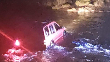 Por esquivar un corte, quedó varado en medio de un río. Foto: Realidad Sanmartinense