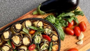 Envoltinis de berenjena rellenos con jamón
