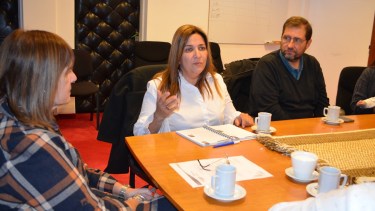 Estuvieron reunidas la rectora Beatriz Gentile con la intendenta electa Daniela Salzotto. Foto: Gentileza.