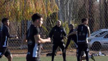 Hoy arranca un nuevo ciclo en Cipolletti: Darío Bonjour debuta como DT. Foto: Matias Subat.