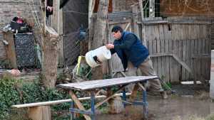 Crecida del río Neuquén en Cipolletti: 25 familias autoevacuadas en Cuatro Esquinas