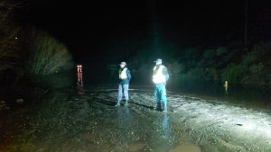 Alerta por lluvias en Neuquén y Río Negro: calles anegadas, servicios interrumpidos y familias aisladas