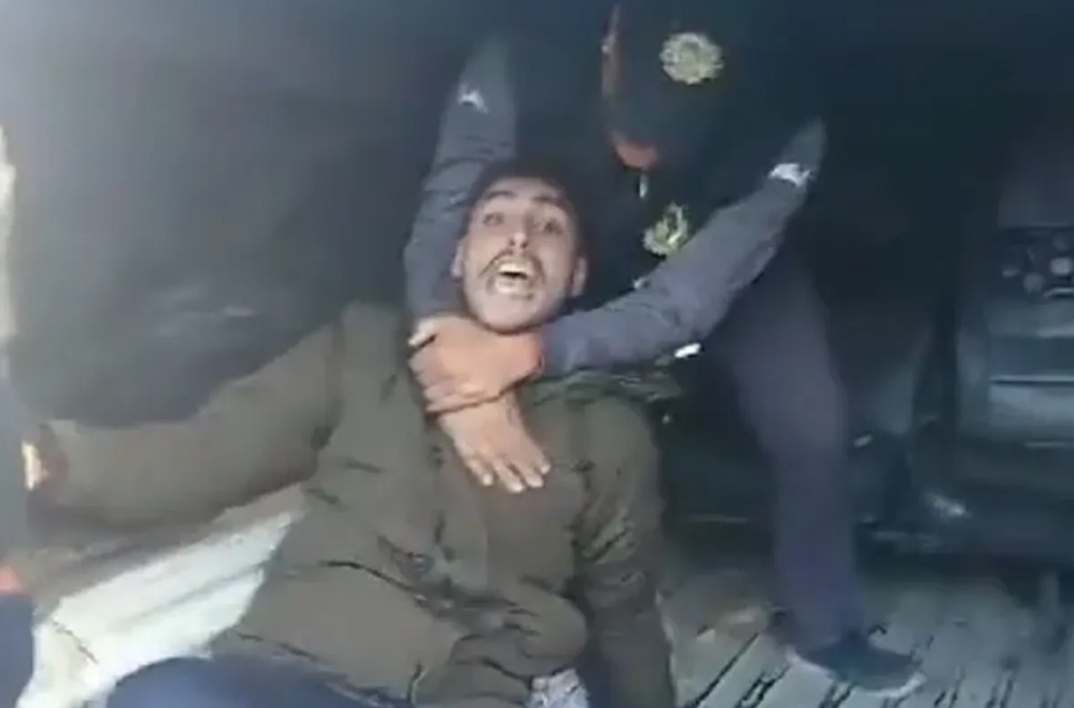 El momento que Cristian Oviedo es detenido por la policía jujeña. 