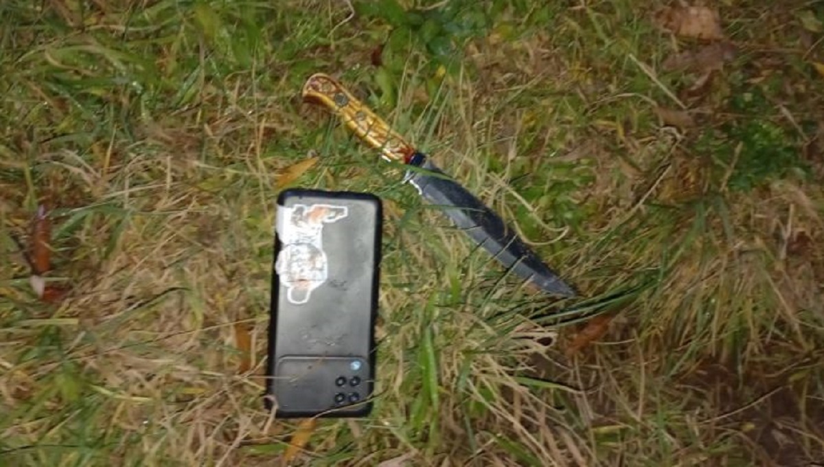 La Policía sacó una imagen sobre los elementos que fueron hallados, tras el cacheo a uno de los adolescentes. Foto Gentileza Policía de Río Negro