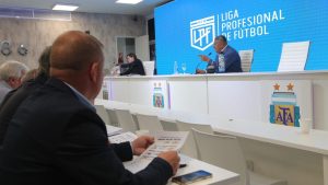Hoy se define si sacan un descenso de la Liga Profesional: reunión clave y alternativas