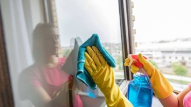 Las empleadas domésticas que hayan trabajado durante los feriados de mayo, podrán recibir sumas extras correspondientes a sus labores.-