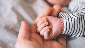 Recién nacidos: especialistas piden ampliar las enfermedades que busca la pesquisa neonatal