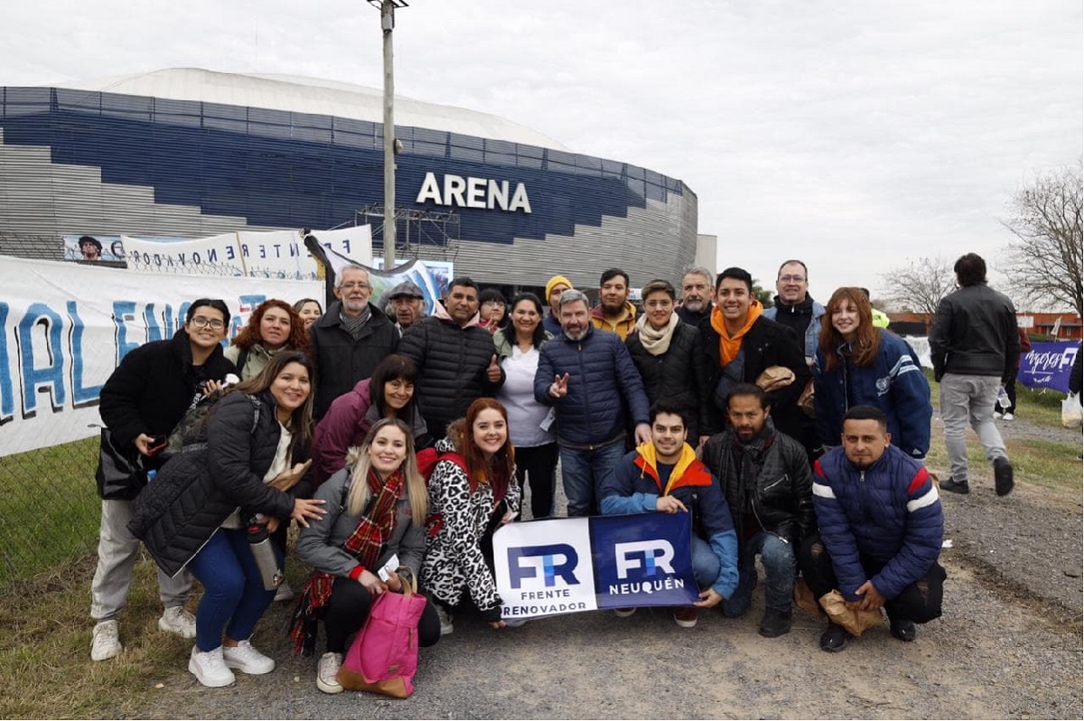 El Frente Renovador de Neuquén viajó para acompañar a Massa: "El pedido de unidad fue claro"